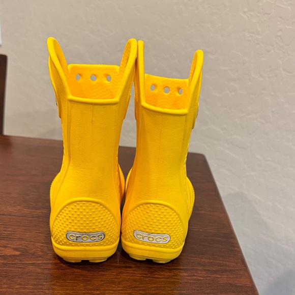 CROCS Toddler Bright Yellow Rain Boots - Picture 4 of 6